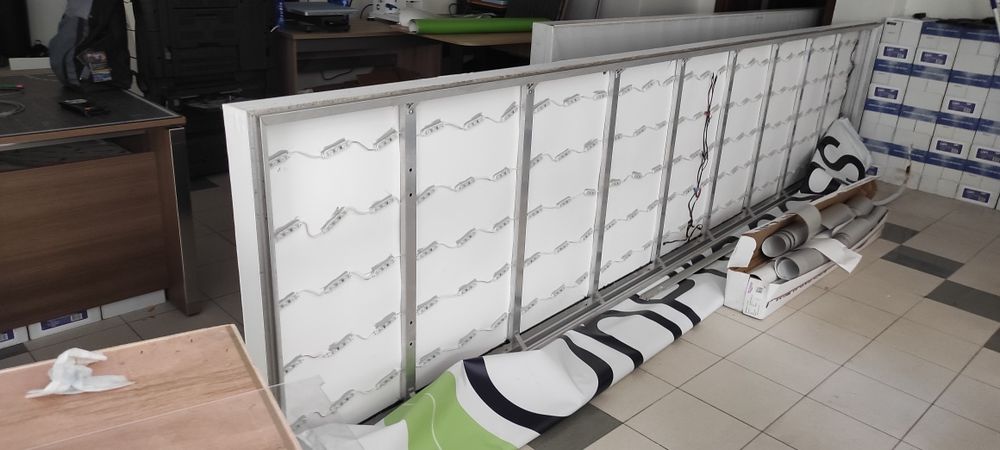 Продава светеща кутия 4500/1000