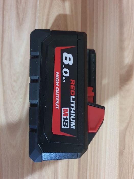 Vind acumulator Milwauke 18v 8A