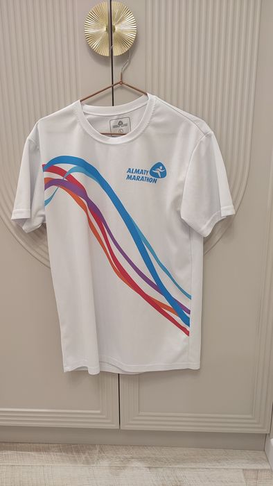 Бесплатно мужской обувь, футболка.