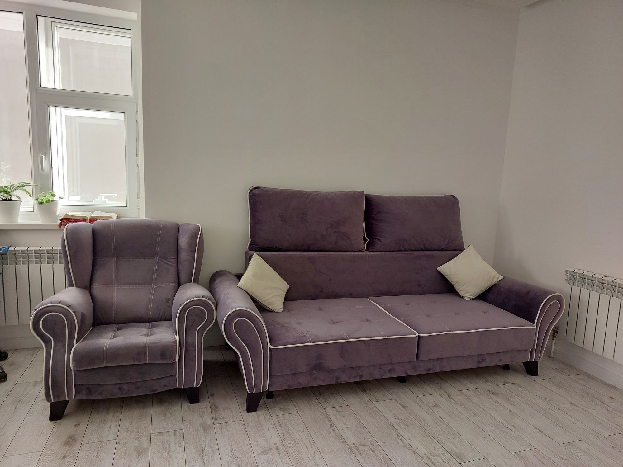Продам мягкую мебель ( диван с подушками и кресло) + шторы