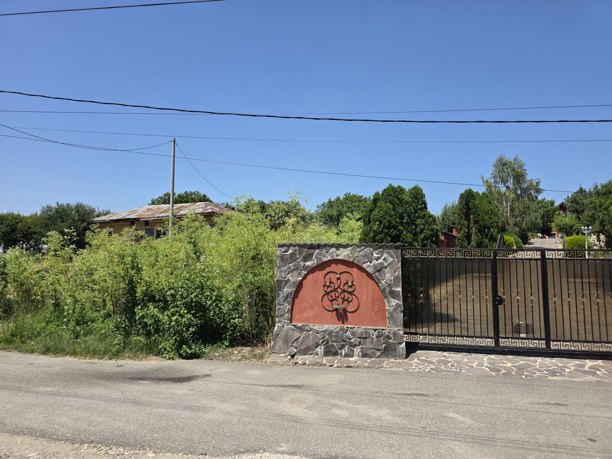 Casa cu teren 940 mp, utilitati, Adunatii Copaceni – aproape Bucuresti