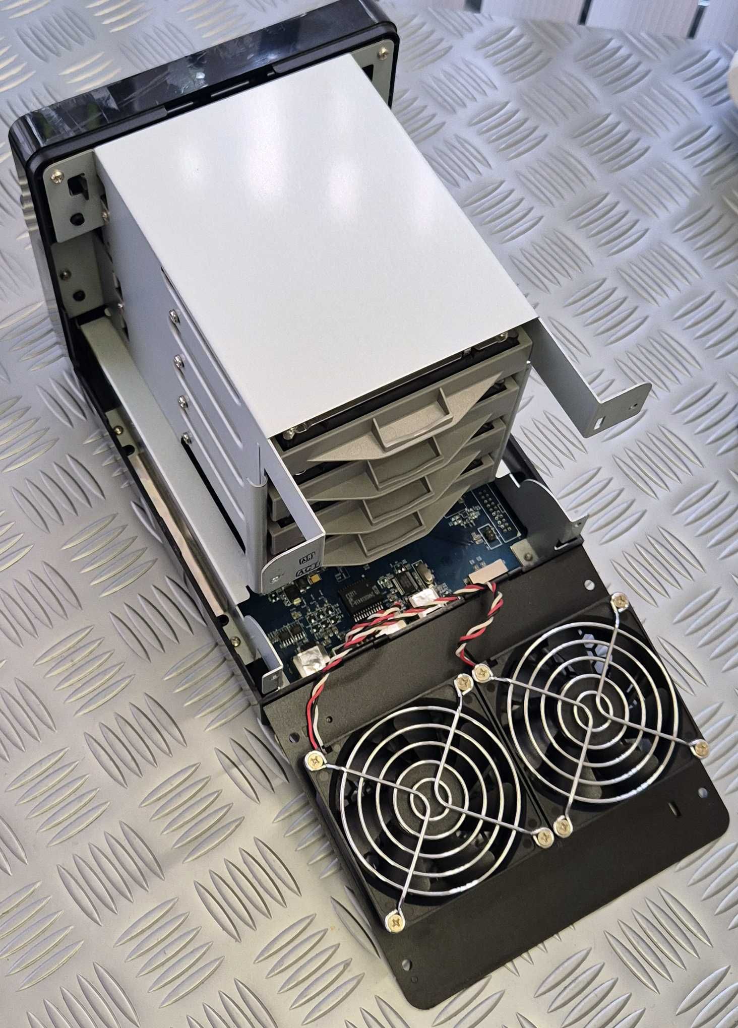 Synology DiskStation DS411 8tb HDD (4x2tb)