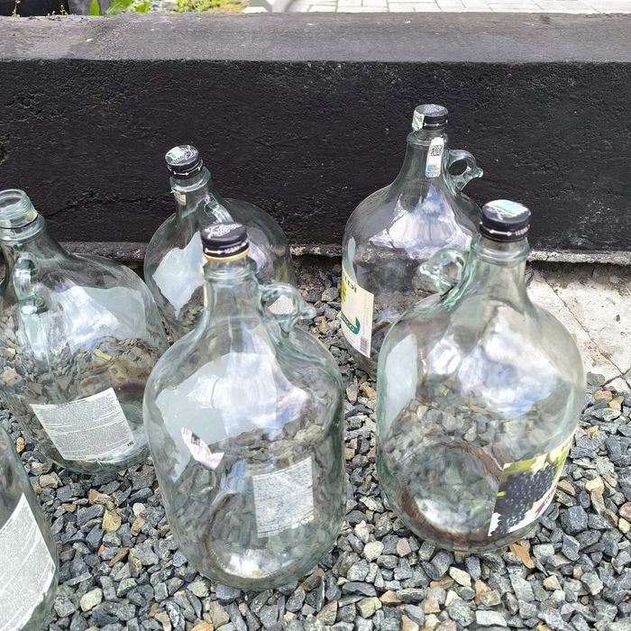 5 литровые бутыли