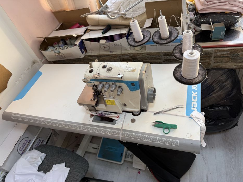 Masina De Cusut Sufilat Surje Triploc Jack