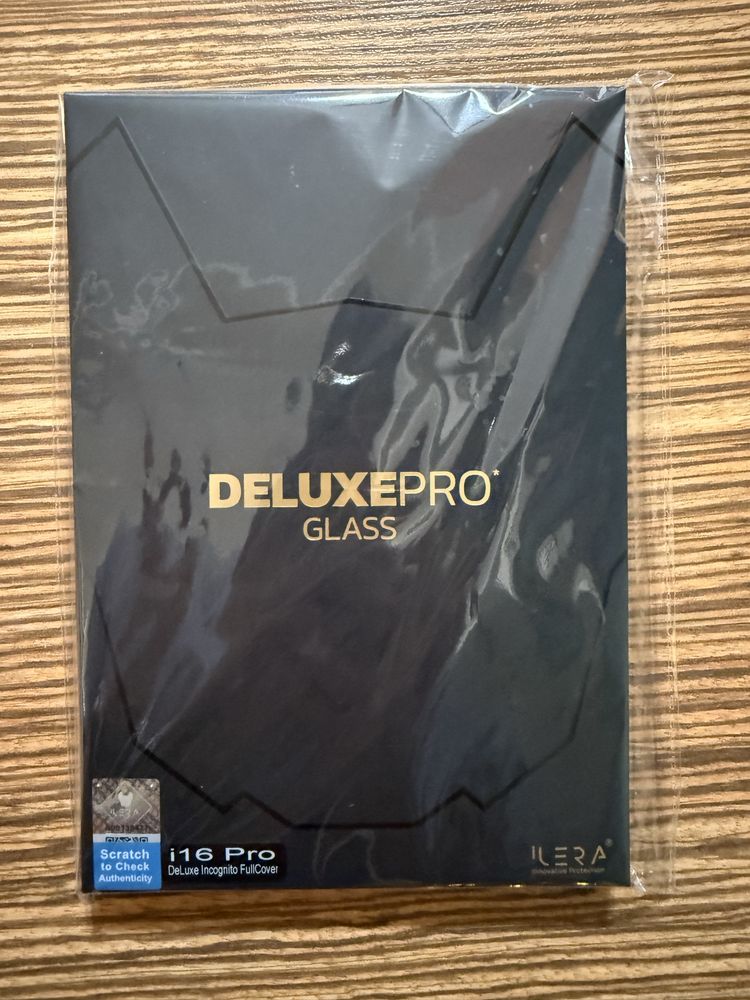 Защитное стекло на iPhone 16 Pro