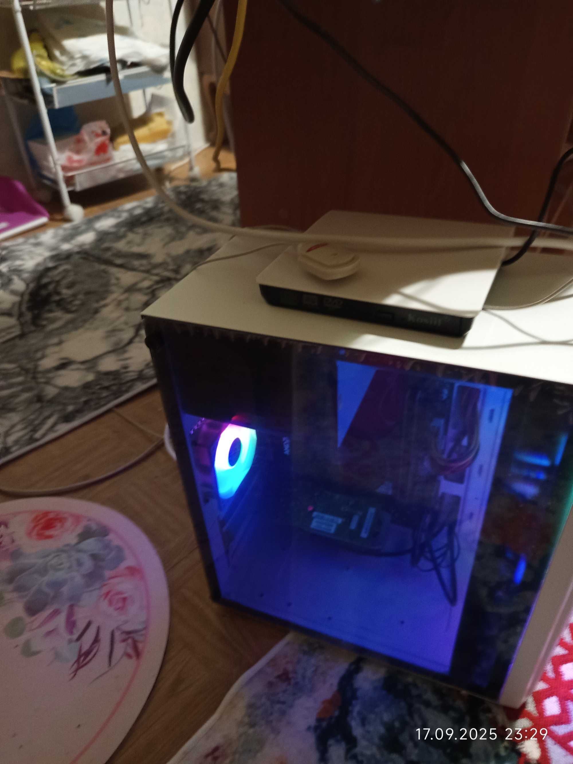 Настолен компютър AMD Ryzen 5 4500 до 4.1 Ghz с RGB кутия за игри