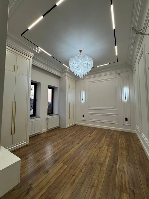 Продается дом 7 комнат, ор-р: ул. Севастопольская, 530м²