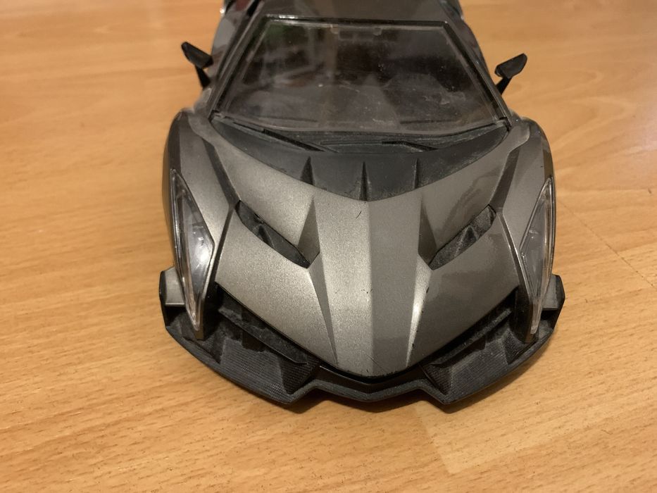 Masina Lamborghini neagra cu pedala