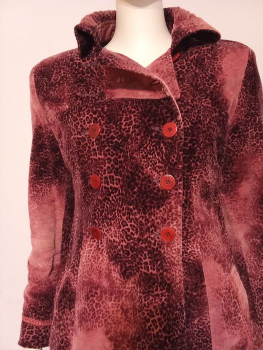 Paltonul de deosebit animal print 40