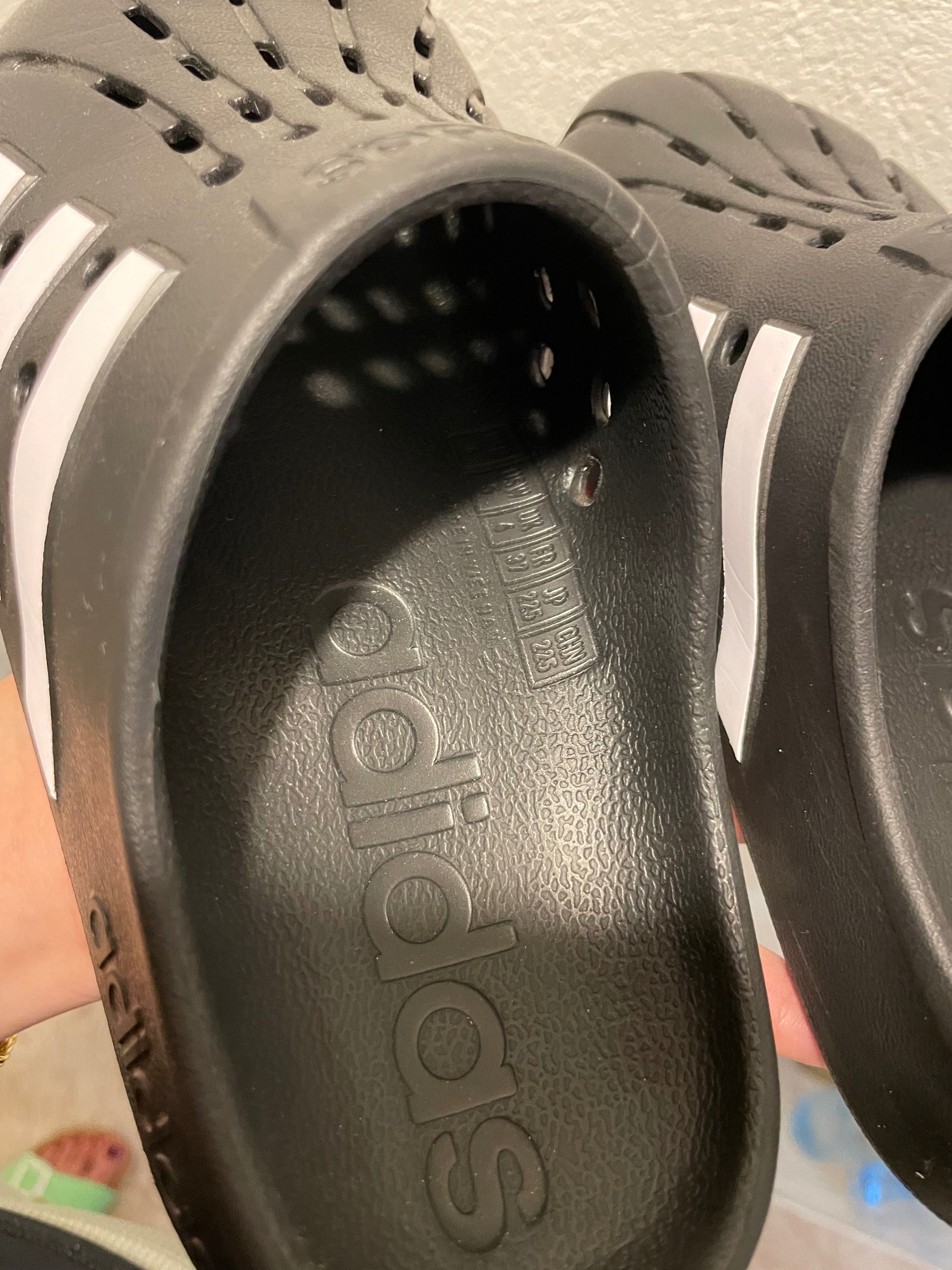 Adidas дамски затворени чехли