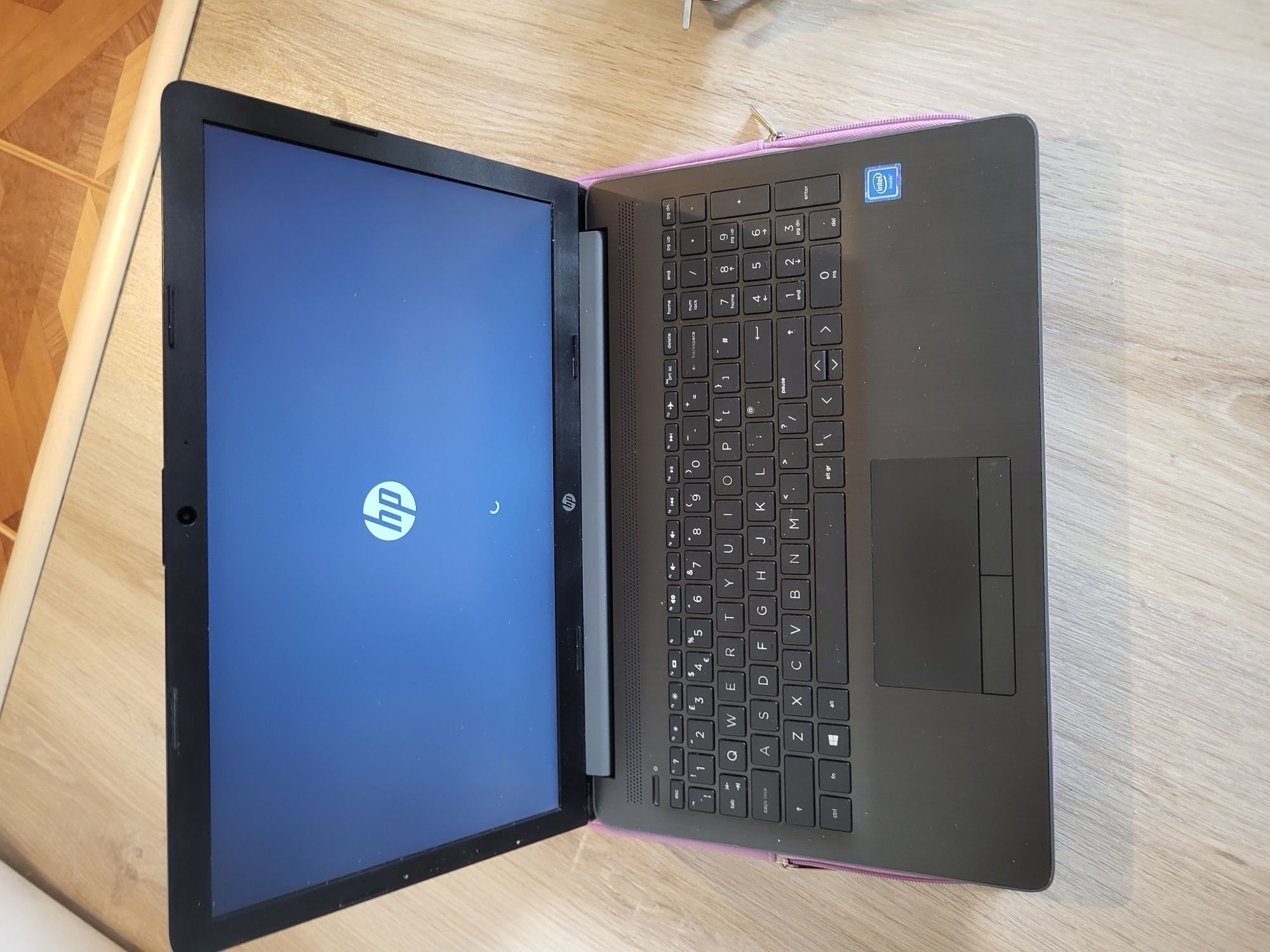 Hp Лаптоп  +Геймърски слушалки