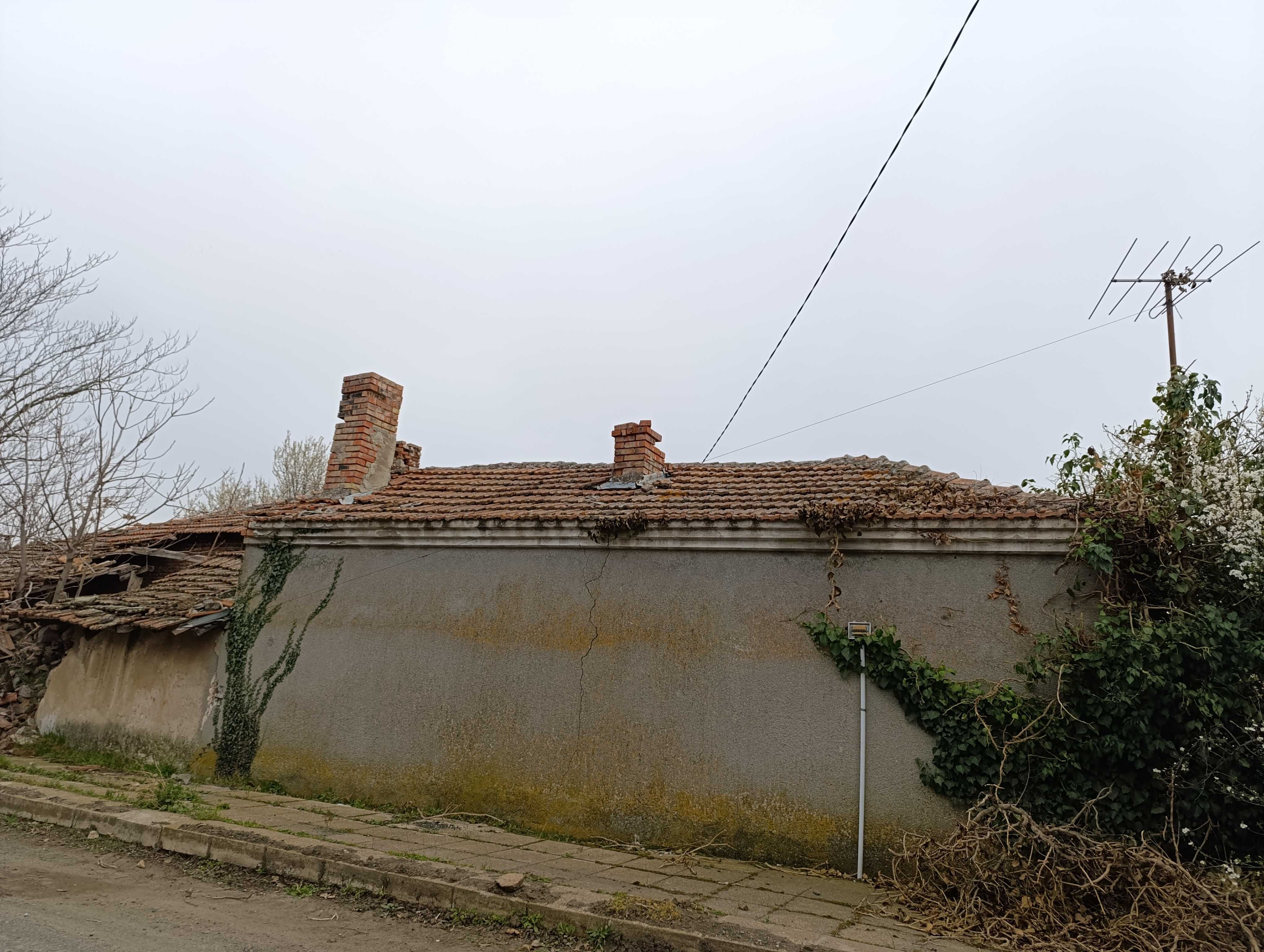 От собственик къща за реновиране с голям двор в с. Лъка област Бургас