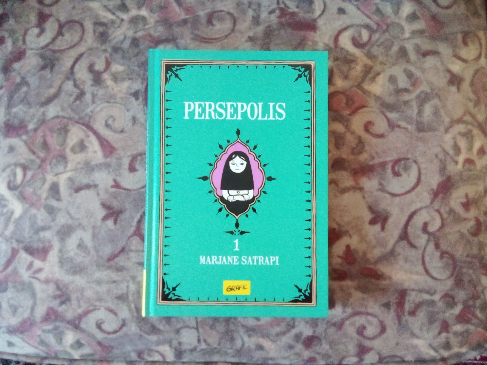 Roman grafic "Persepolis", volumul I de Marjane Satrapi
