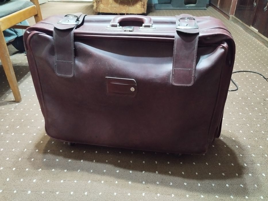 Срочно Чемодан б/у