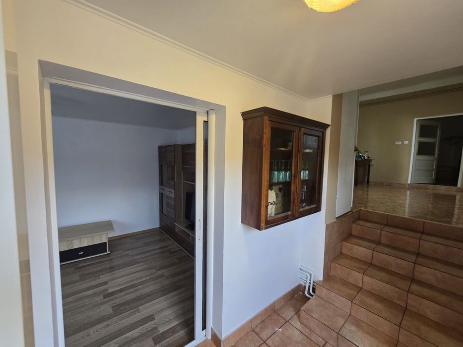 Casă de închiriat cu 4 camere, zona Dâmbu / Tudor - cu curte comună