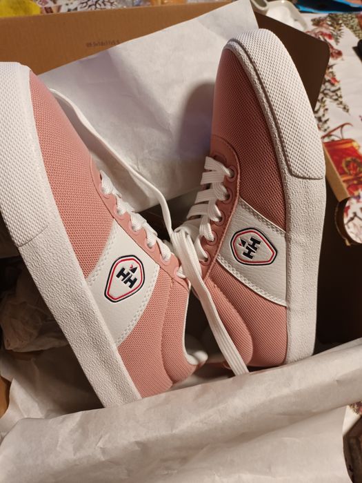 Продавам дамски маратонки Helly Henson размер36