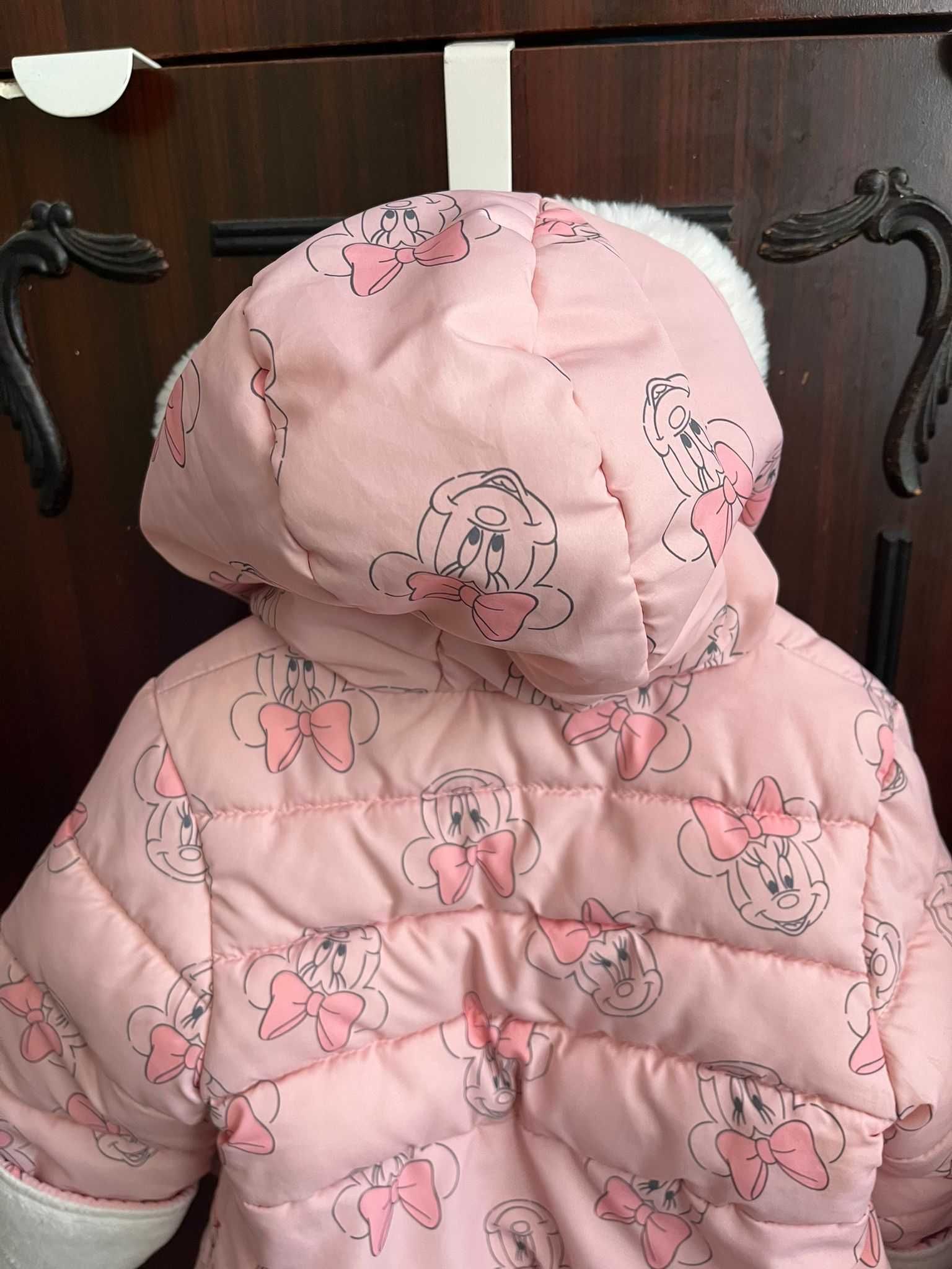 Зимно яке Minnie Mouse 6-9 месеца