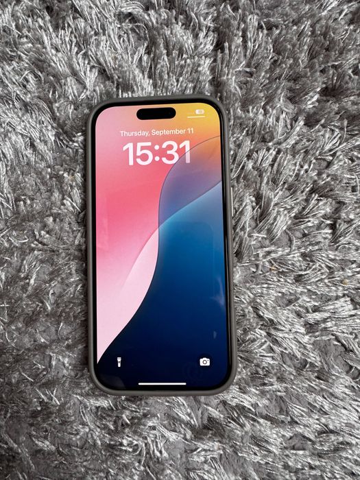 iPhone 16 pro 256 GB БУКВАЛНО НОВ ! 31 цикъла заряд на батерията