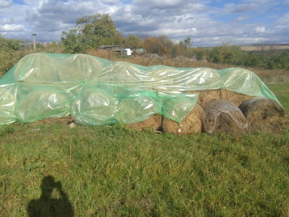 Vând baloți rotunzi de fân,120/120, preț 120
 lei bucata, tel [hidden