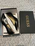 Обувки на ток Guess