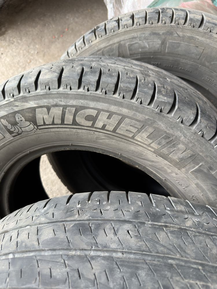 3 anvelope de vara Michelin 235 65 R16C