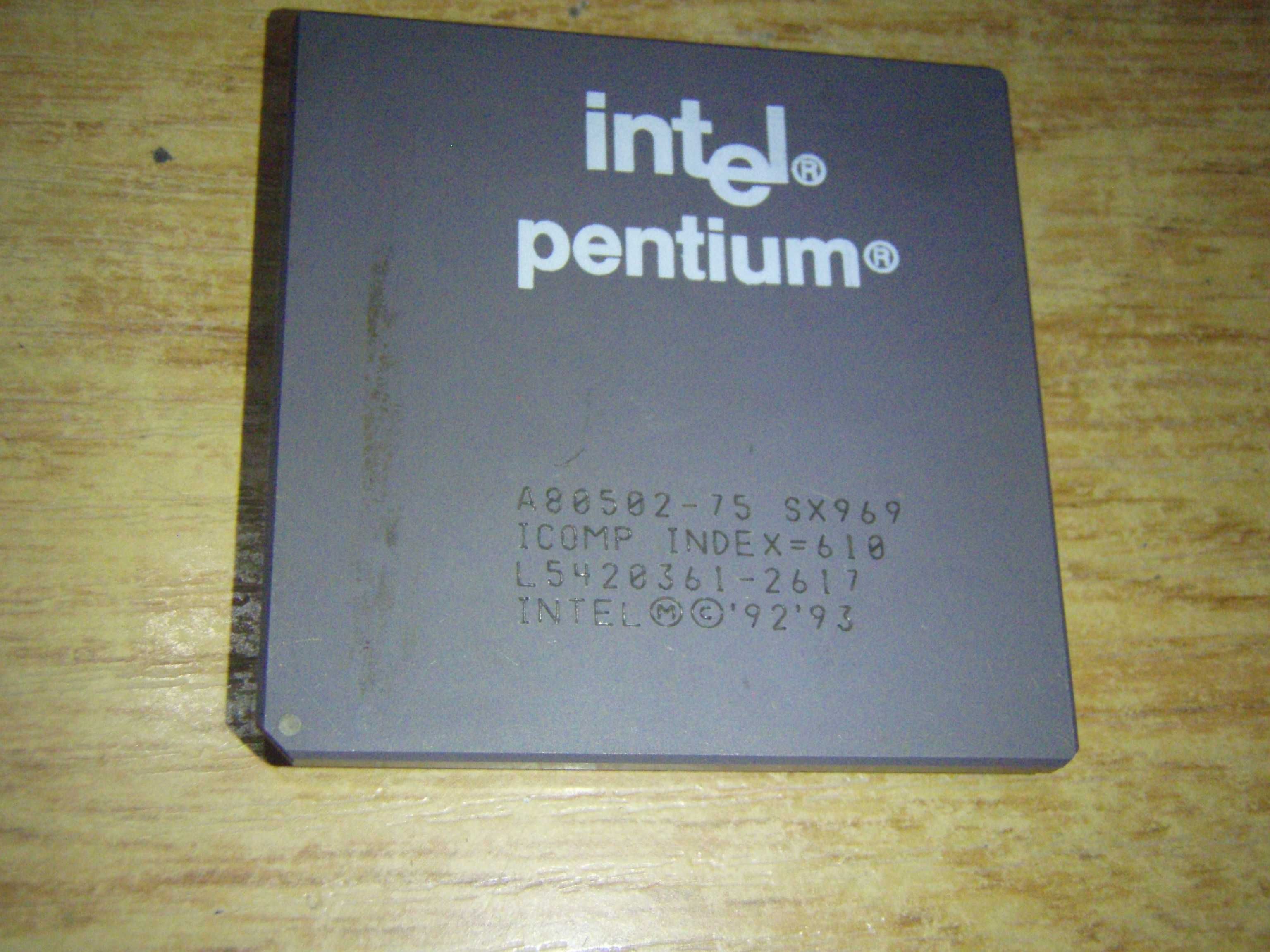 Procesor intel Pentium 75 A80502-75 SX969, colectie sau recuperare aur