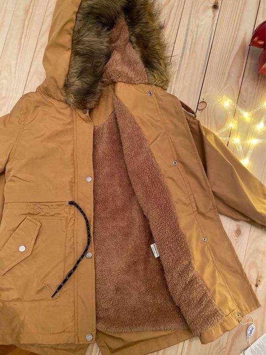 Куртка на девочку теплая