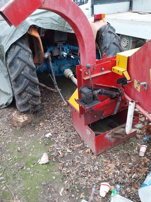 Tocător crengi după tractor