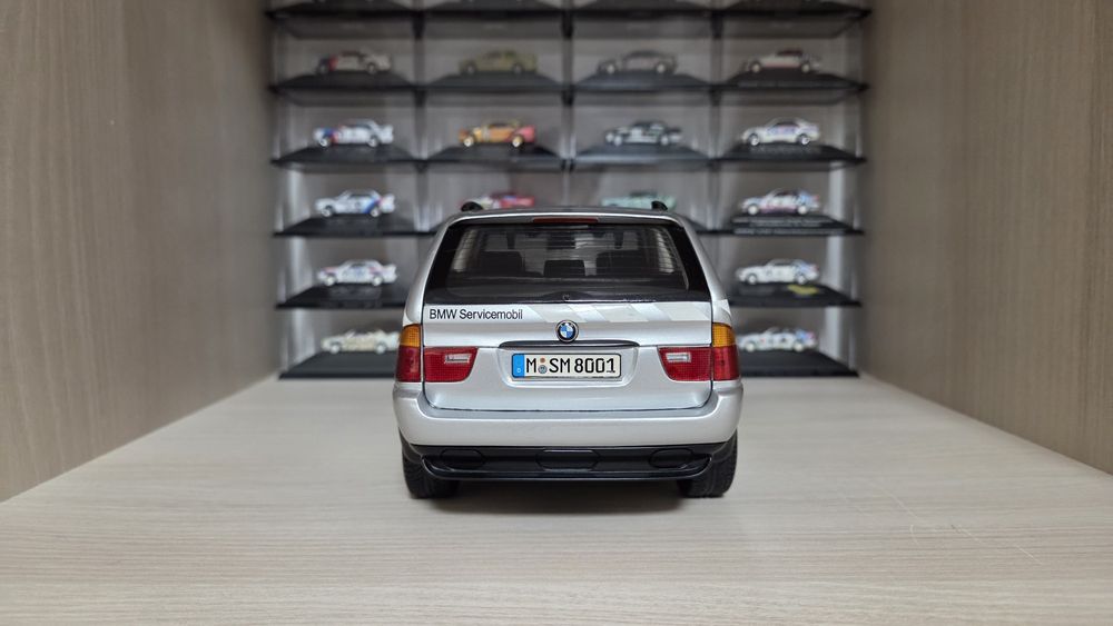 BMW X5 E53 1:18 DEALER EDITION Kyosho Macheta