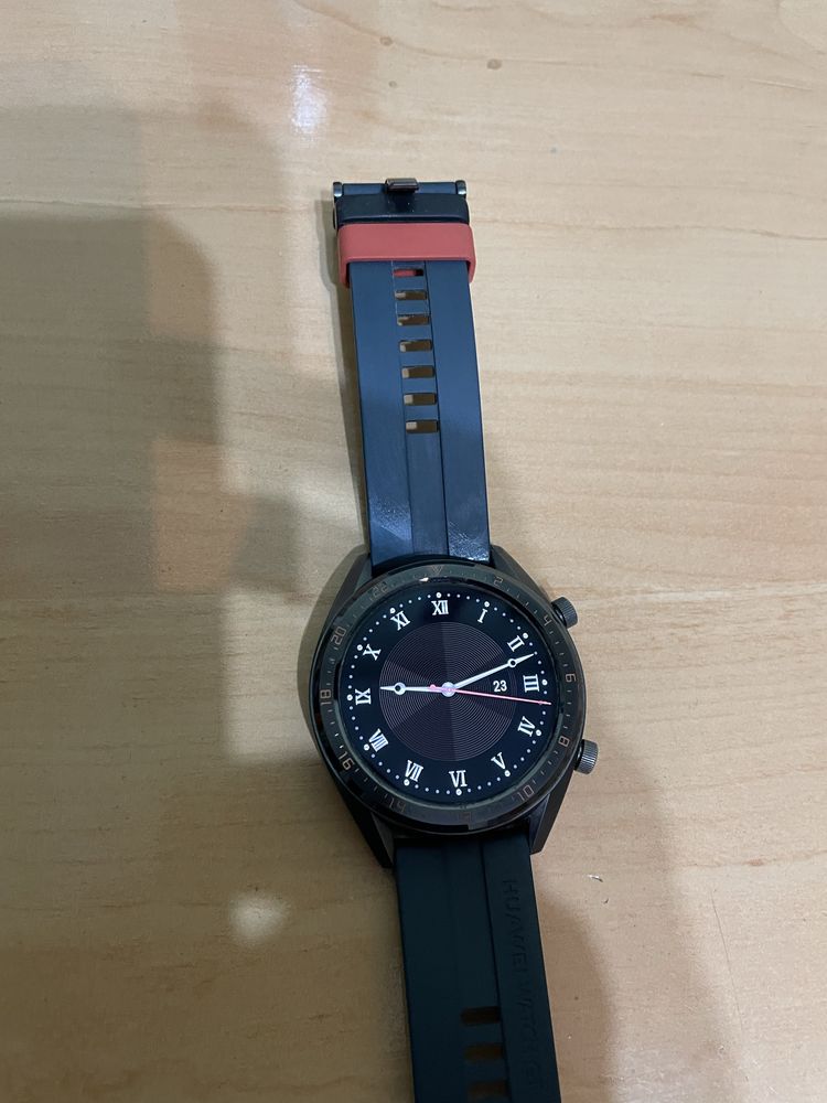 Huawei watch GT.