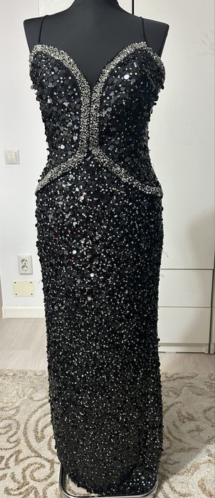 Rochie eleganta seara, lucrata manual stare foarte buna.