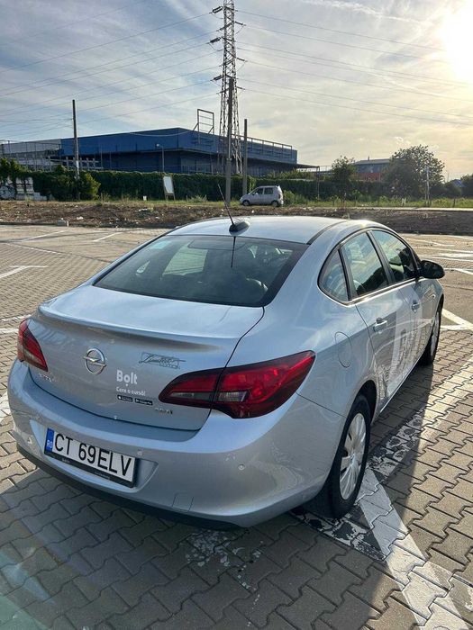 Opel Astra J Sedan Colant BOLT 5.6% consum