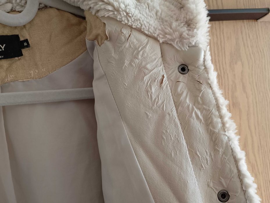 Пухкаво палтенце only, с лека забележка - 20 лв., М