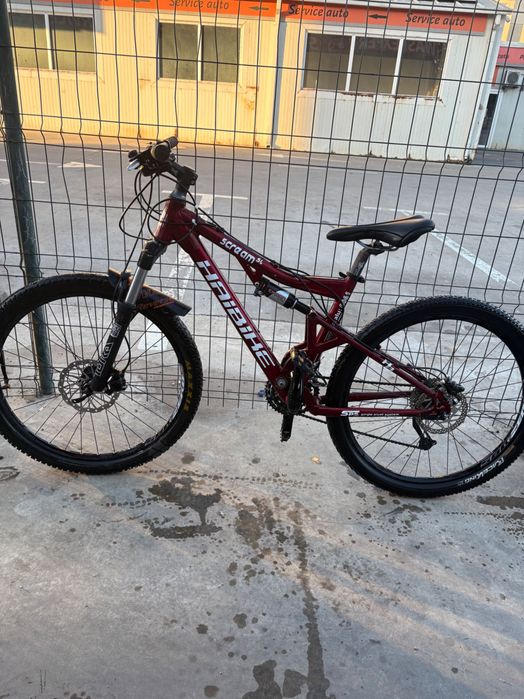 Bicicleta full suspenson