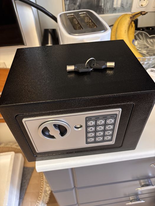 Продам сейф для дома и офиса