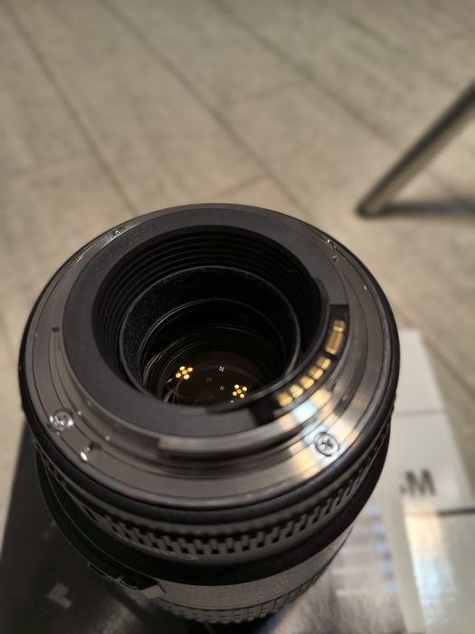 Canon EF 100mm f 2.8 Macro USM