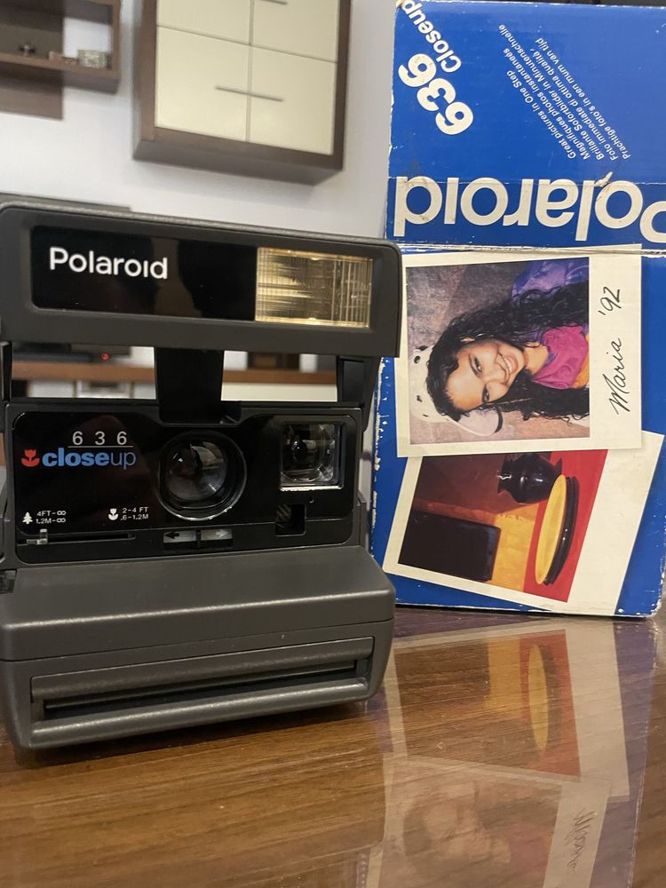 Aparat foto instant vintage Polaroid 636 Closeup
