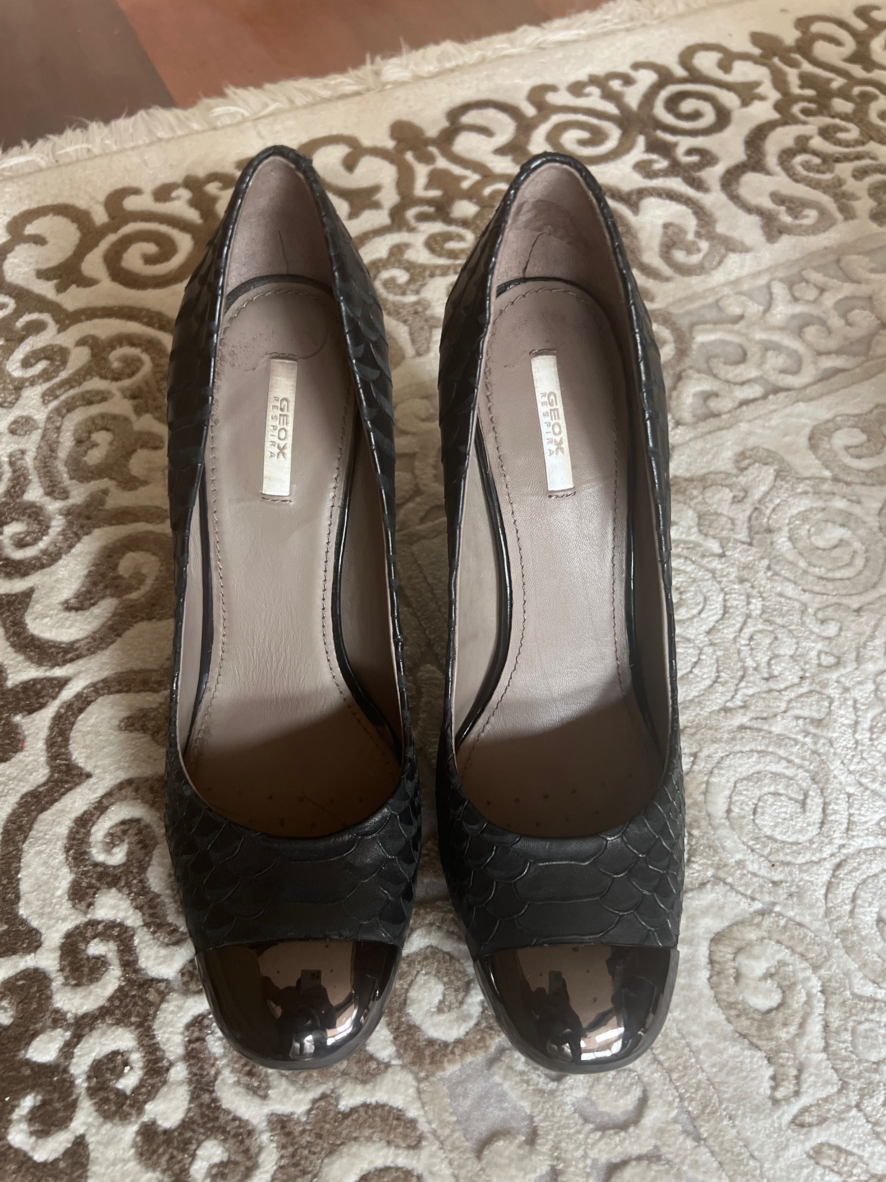 Pantofi Geox cu toc