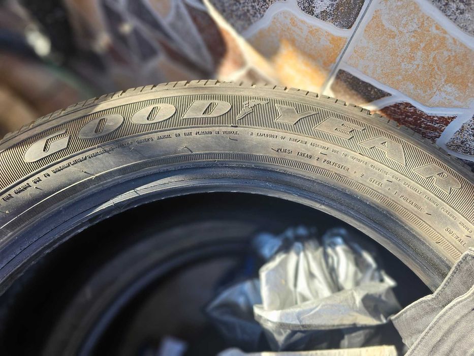 Три броя гуми 235/50 18