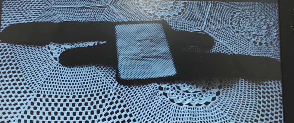 Елегантно дамско сако,Турмалинови изделия при болки в колената и врата