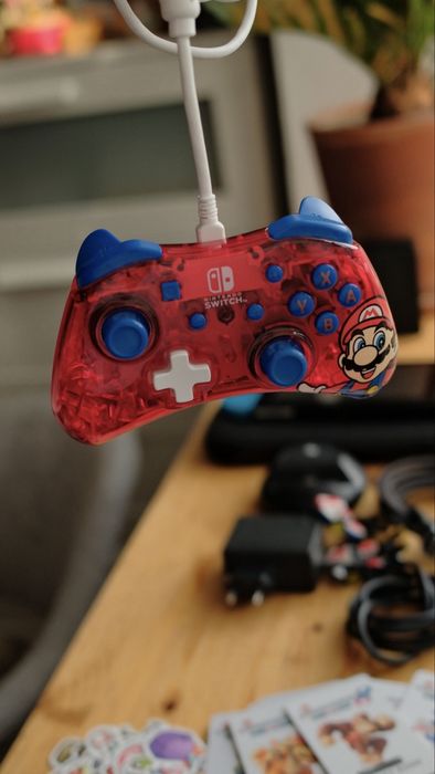 Продам Nintendo Switch 1e поколение + игры и бонусы