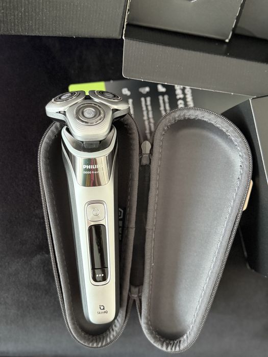 Aparat de ras Philips I9000 Prestige