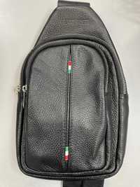 Мъжка кожена чанта през рамо с релеф - Pierro Poggi