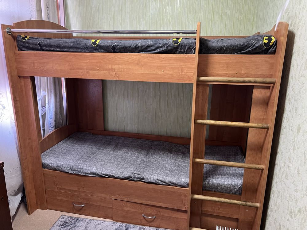 Продам двухъярусную кровать, торг