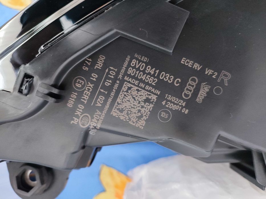 Продавам комплект нови оригинални LED фарове за Audi A 3 2016 - 20г.