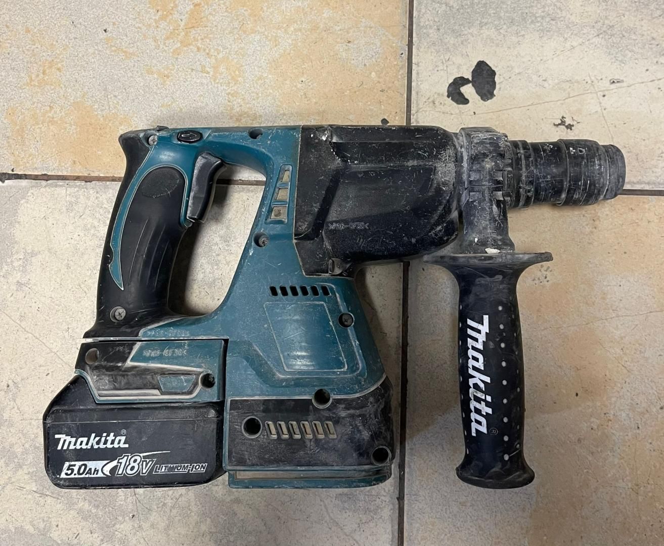 Set 4 Unelte Makita cu 4 baterii si incarcator -A-