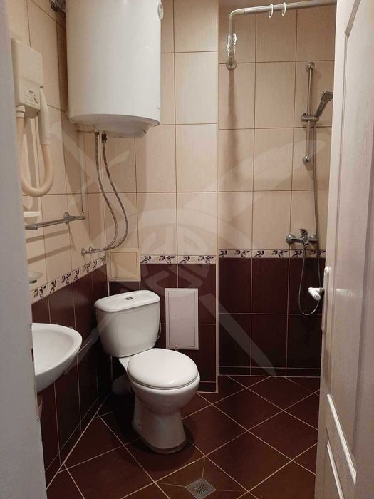 Дава се под наем Двустаен апартамент в Варна, ЖП Гара - 50 кв.м за 275 € - Снимка #2