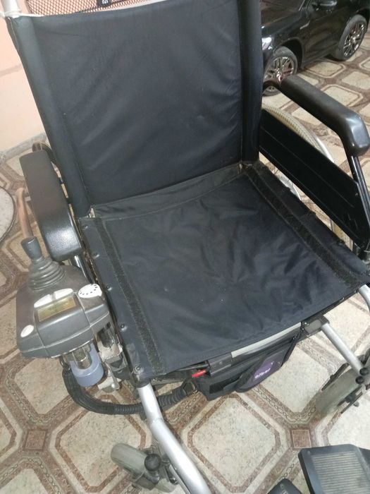 Електрическа,рингова инвалидна количка управляваща се с джойстик