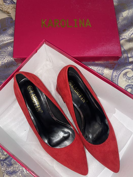 Новый красный Лабутен каблук