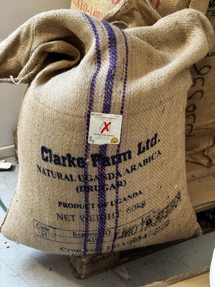 Vând saci de cafea din iută, diverse modele.